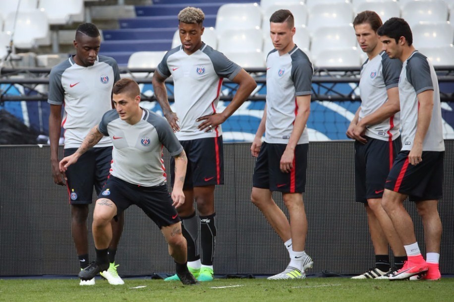 赛后费城76人调整名单以备法国杯；回应争议环节打磨；管理层满意；球探报告显示潜力的简单介绍