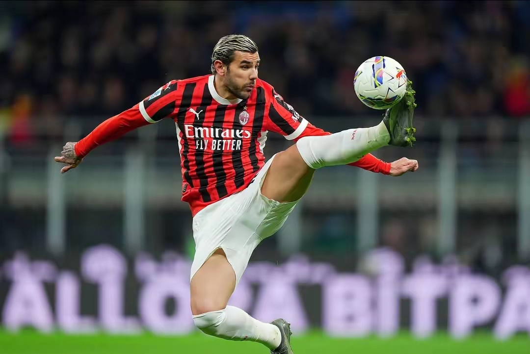 意甲清晨走向成谜，巴塞罗那完成体检，气氛紧张，年轻球员得到机会的简单介绍