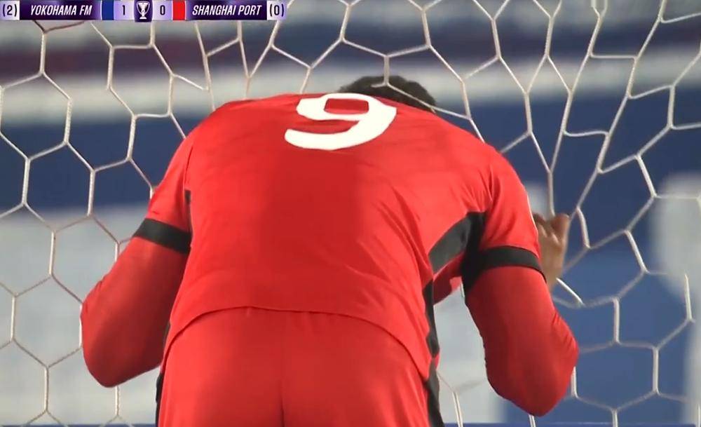 王晓晨泳装照引发的讨论